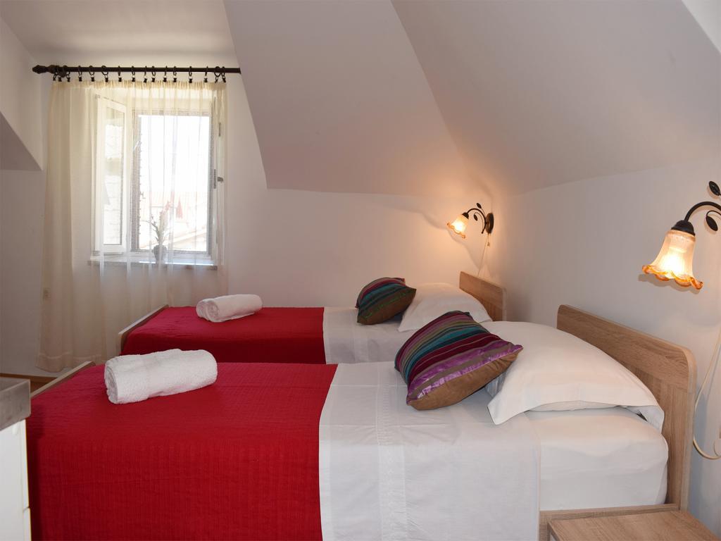 Center Apartment *
